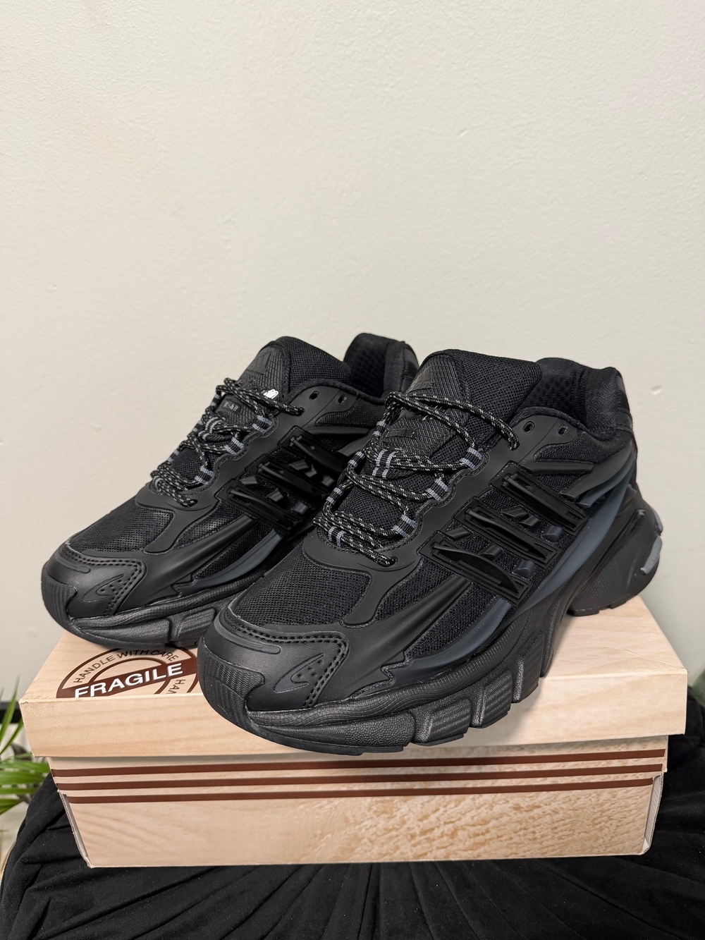 adidas Men's Black Athletic Running Sneakers